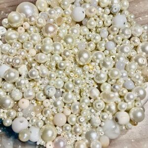 Loose Pearlescent Beads Mix - Ivory Cream Tones